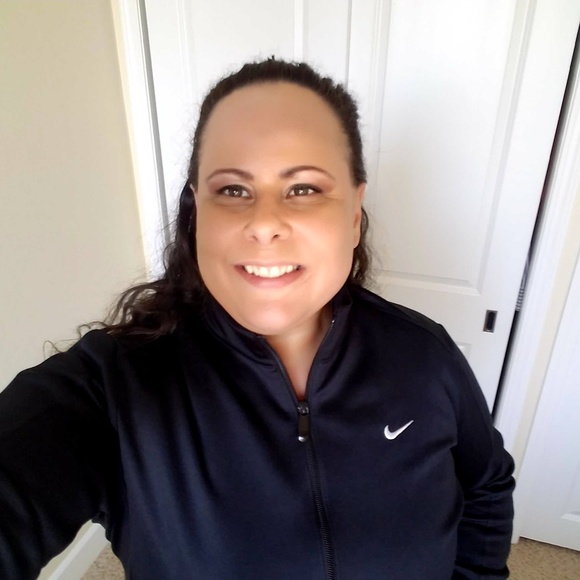 Meet your Posher, Julianna - Picture 2 of 3